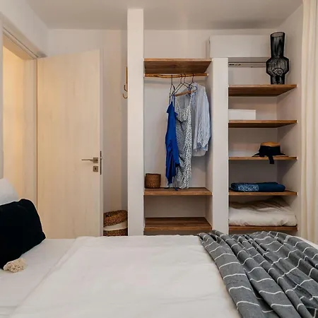 Maison Solea, Plaka